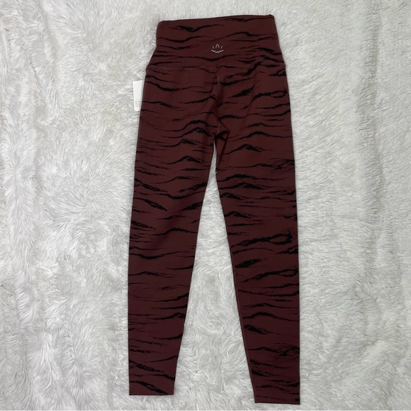 New Beyond Yoga Women's High Waisted Midi Legging Rosewood Brown Jacquard Sz Xs - Picture 6 of 7